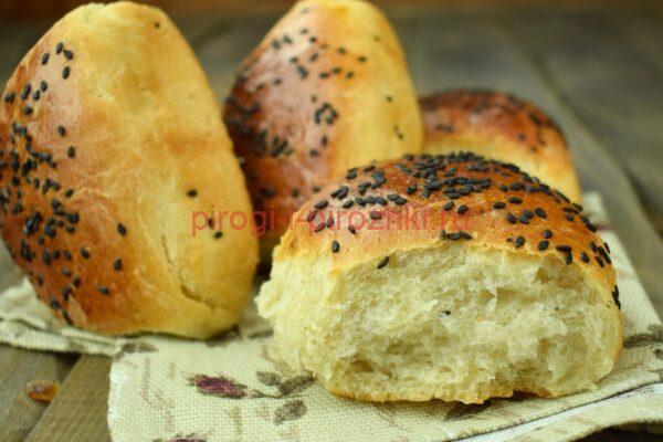Хлебные булочки с черным кунжутом